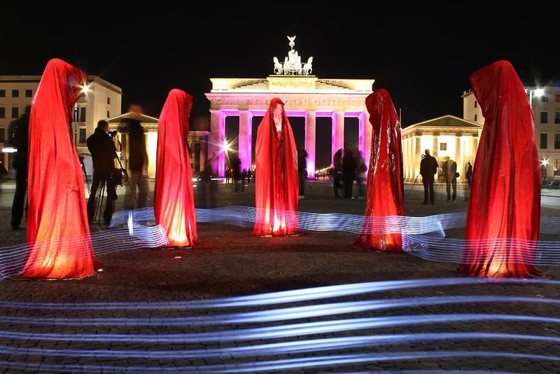 Illustration for article titled Light Paintings That Make the Real World Look like Tron